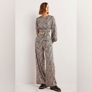 NWT Boden Pull on fluid trousers